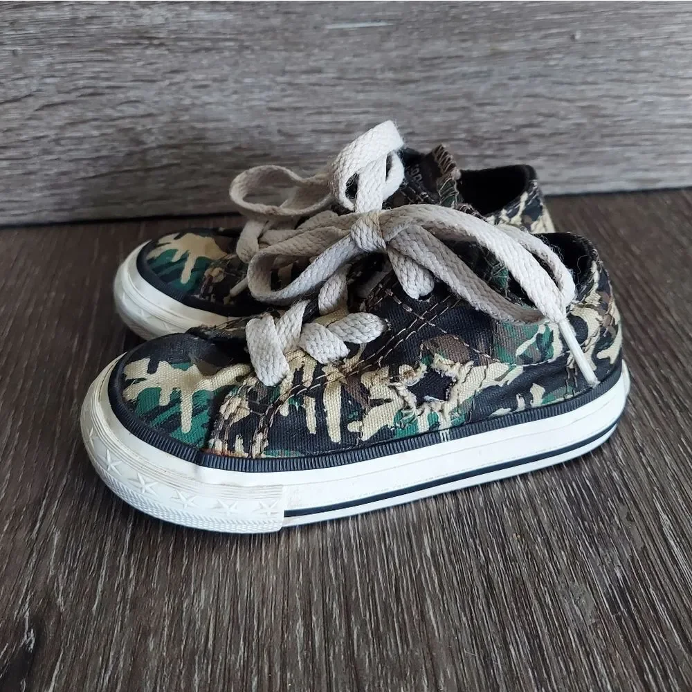 Converse One Star Chuck Taylor Infant 5 Low-Top Canvas Shoes Camouflage